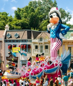 Disney-Parade-Goofy-1